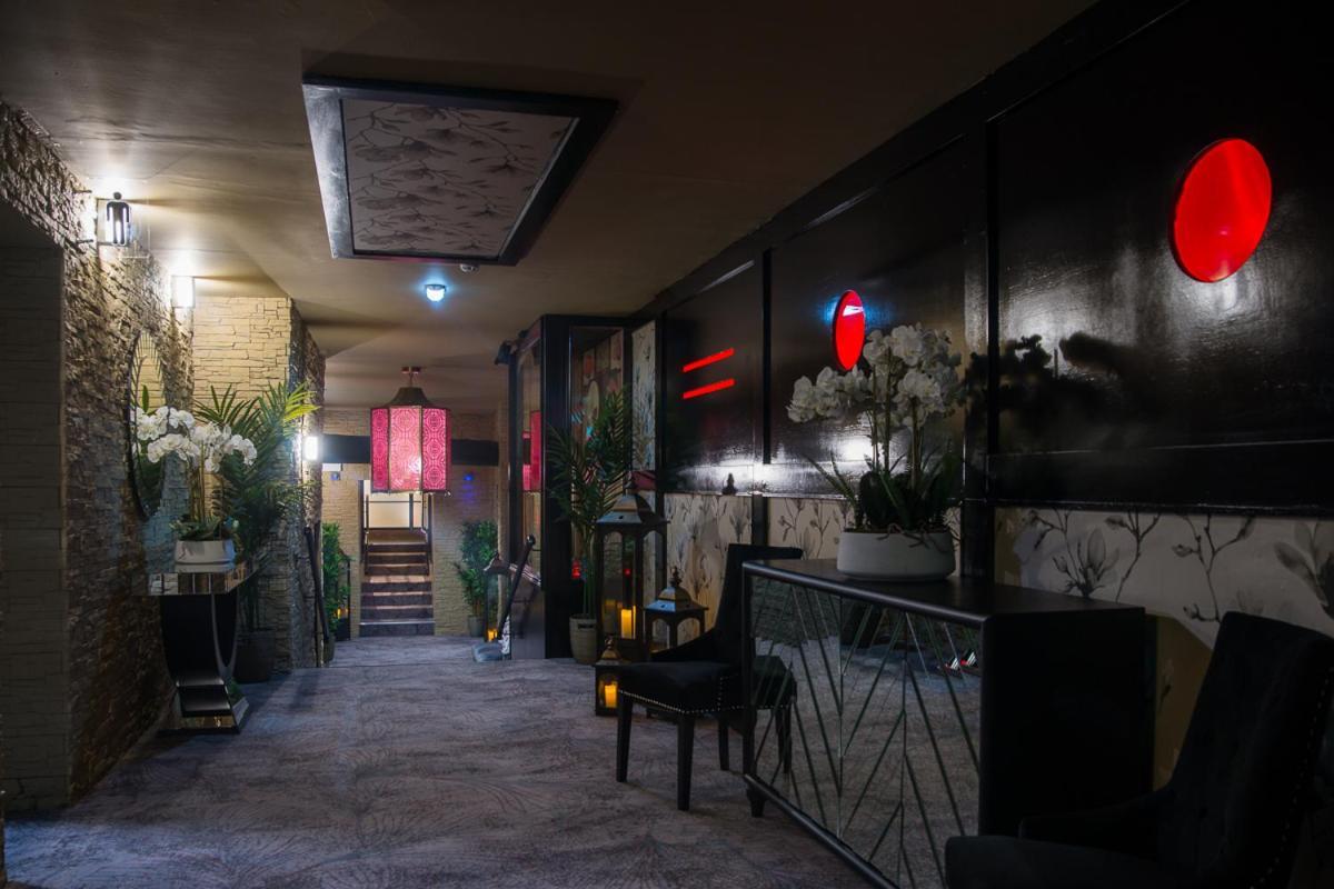 Holyrood Hotel - Leisure Centre & The Spa At Orchids บันโดแรน ภายนอก รูปภาพ