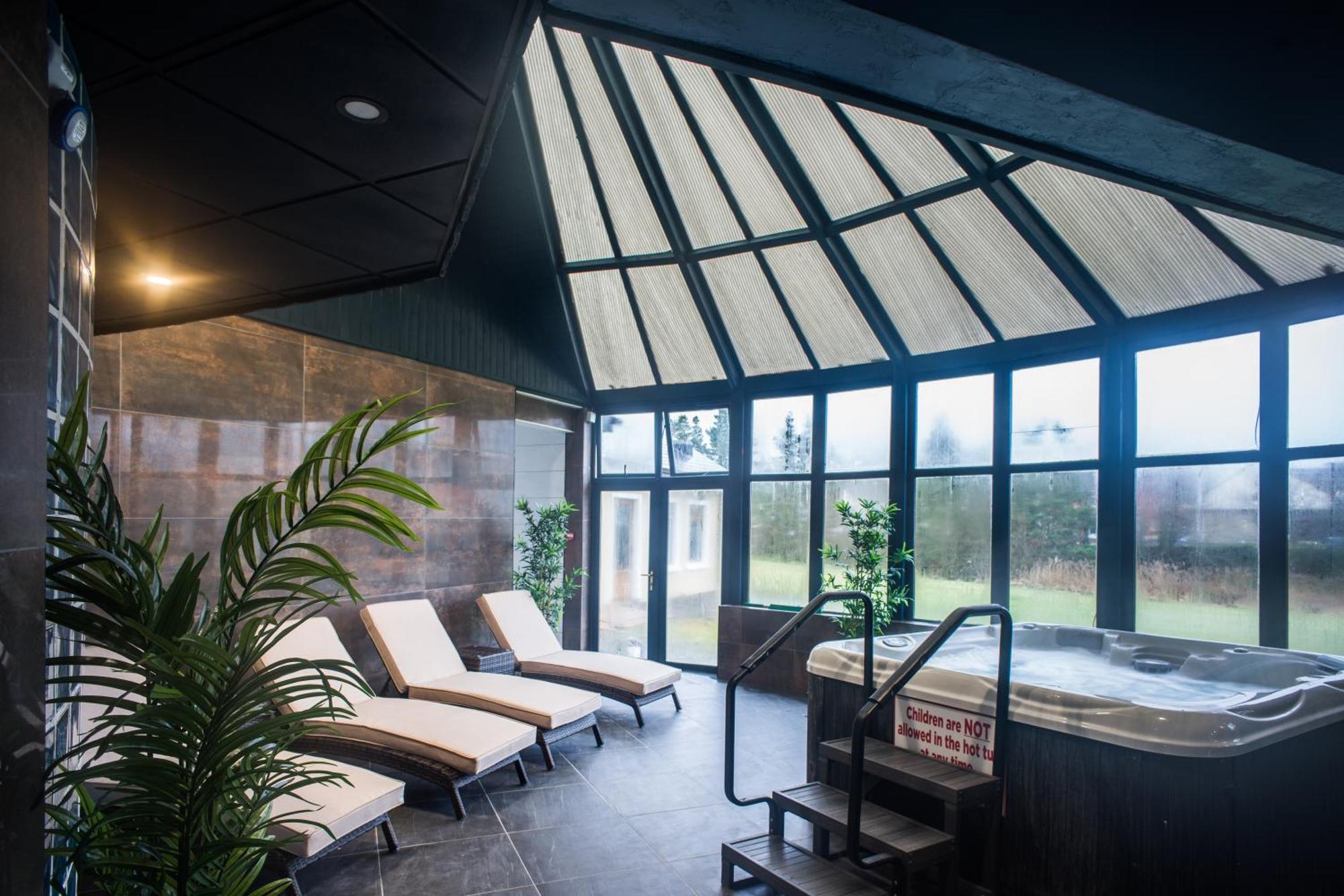 Holyrood Hotel - Leisure Centre & The Spa At Orchids บันโดแรน ภายนอก รูปภาพ
