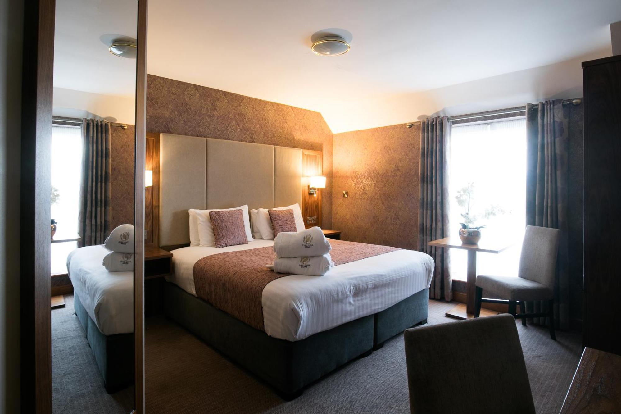 Holyrood Hotel - Leisure Centre & The Spa At Orchids บันโดแรน ภายนอก รูปภาพ