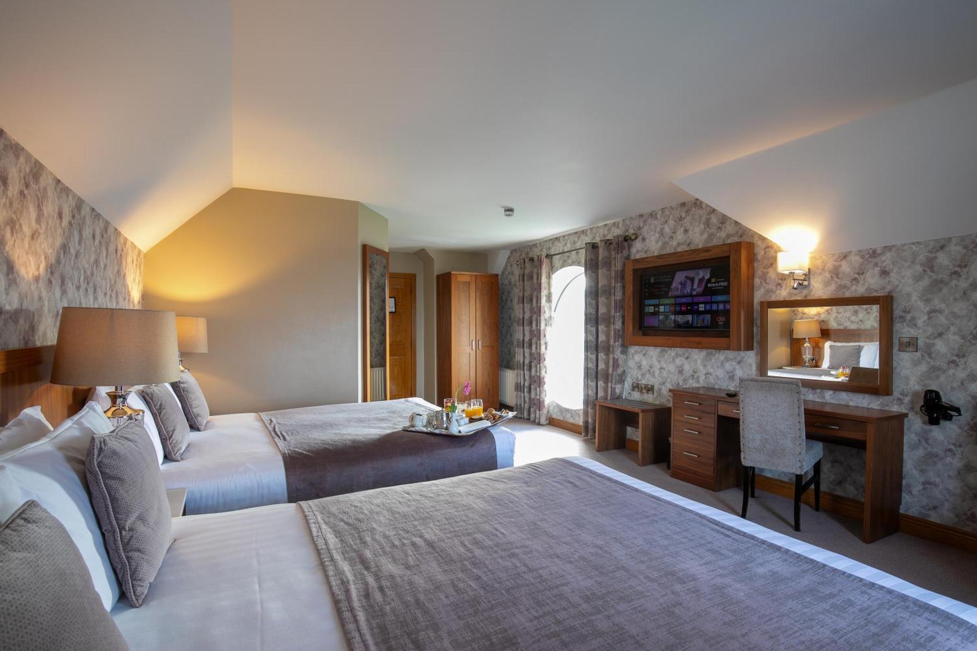 Holyrood Hotel - Leisure Centre & The Spa At Orchids บันโดแรน ภายนอก รูปภาพ